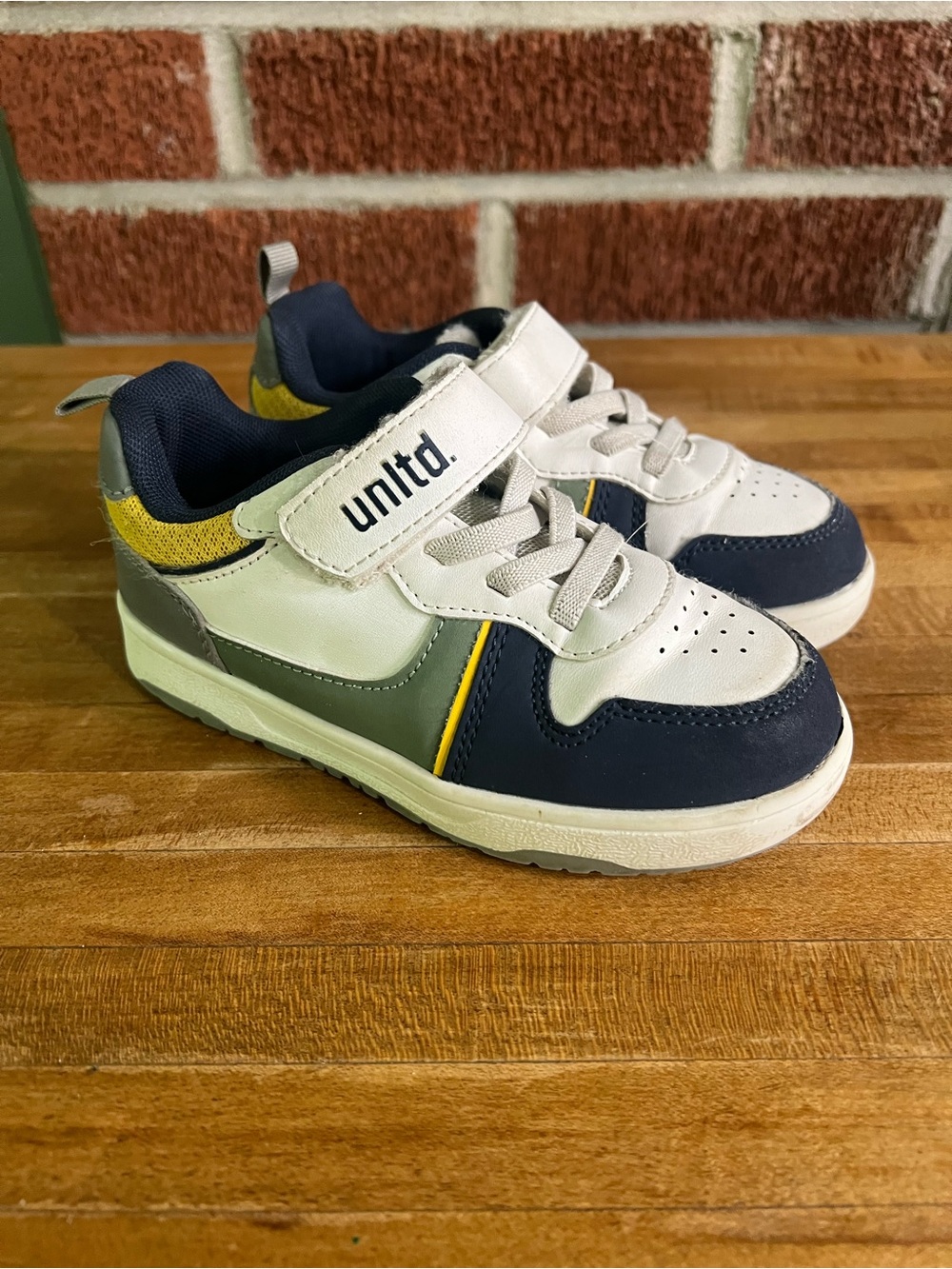 Ecko Unltd. Kids Navy and Gray Low-Top Sneakers